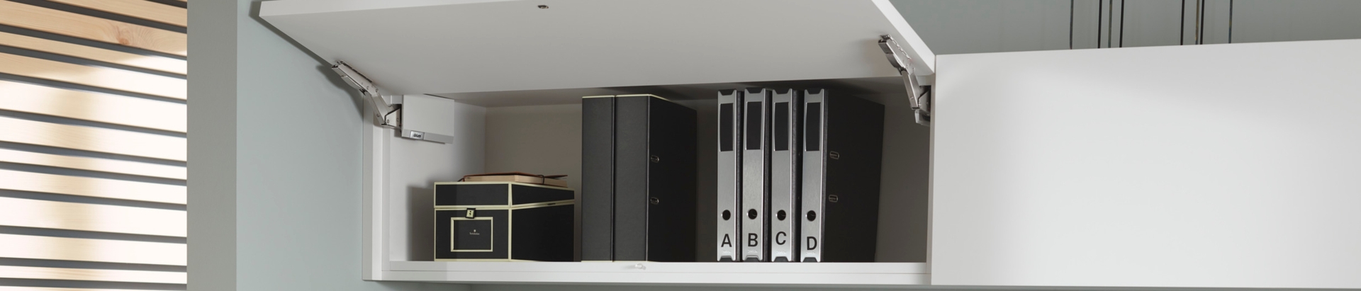 קלפה למטבח - קלפות אוונטוס של BLUM | בלורן מוצרי פרזול איכותיים קלפה למטבח - קלפות אוונטוס של BLUM | בלורן מוצרי פרזול איכותיים