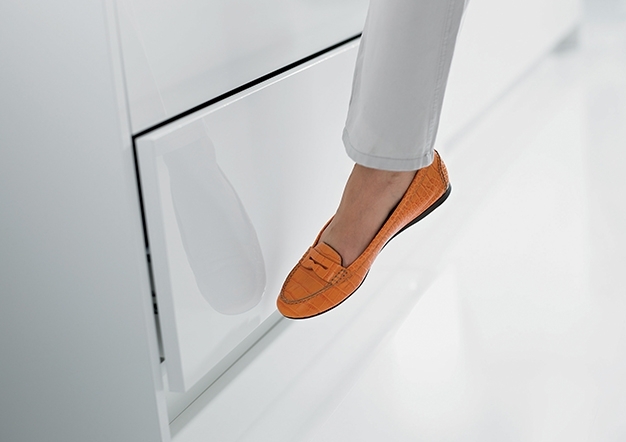 פתיחה ללא ידיות - רעיון עיצובי חדש מבית Blum - בלורן מוצרי פרזול איכותיים פתיחה ללא ידיות - רעיון עיצובי חדש מבית Blum - בלורן מוצרי פרזול איכותיים