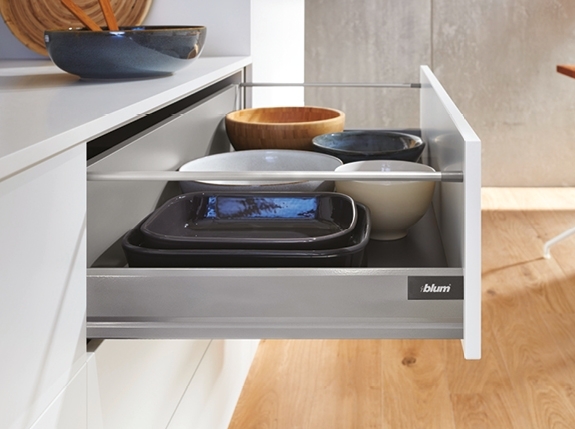 מגירות למטבח - מבחר מגירות ומסילות למטבח של BLUM | בלורן - מוצרי פרזול איכותיים למטבחים מגירות למטבח - מבחר מגירות ומסילות למטבח של BLUM | בלורן - מוצרי פרזול איכותיים למטבחים