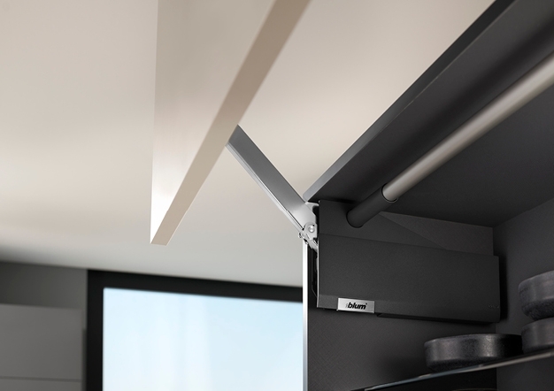 קלפה למטבח - קלפות אוונטוס של BLUM | בלורן מוצרי פרזול איכותיים קלפה למטבח - קלפות אוונטוס של BLUM | בלורן מוצרי פרזול איכותיים