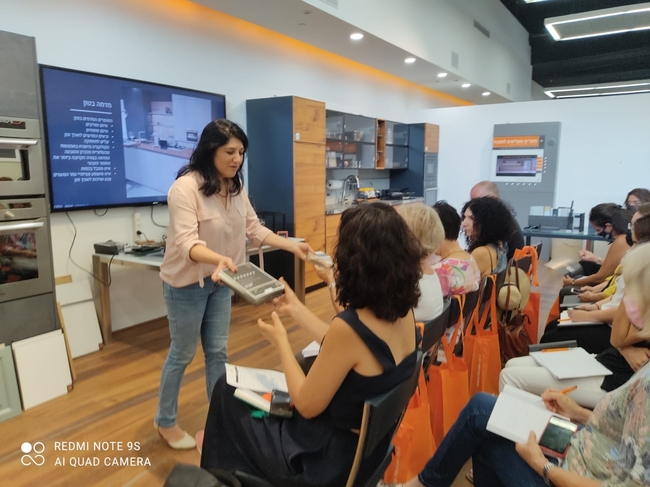 סדנת כשעיצוב פוגש חומר | בלורן פרזול