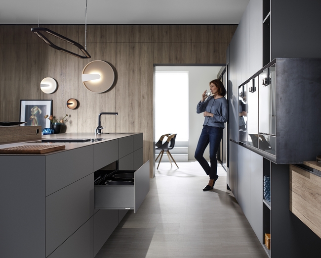 בחירת מוצרי פרזול למטבח BLUM