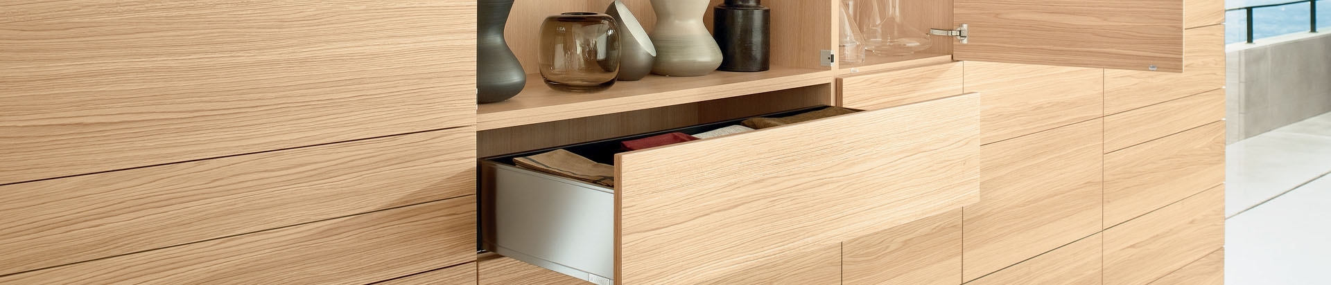 מגירות לארונות ומזנונים בסלון | בלורן ייבוא ושיווק פרזול