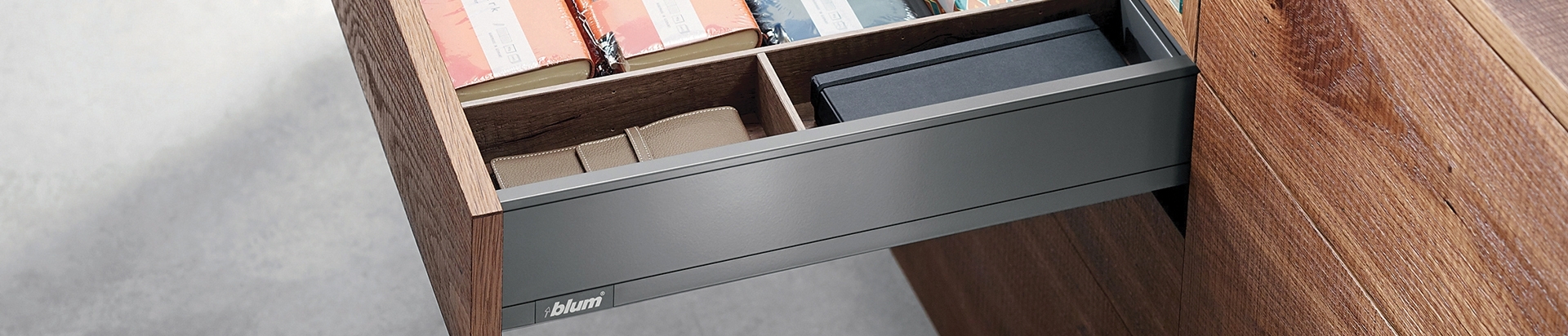 מגירות לארונות ומזנונים בסלון | בלורן ייבוא ושיווק פרזול