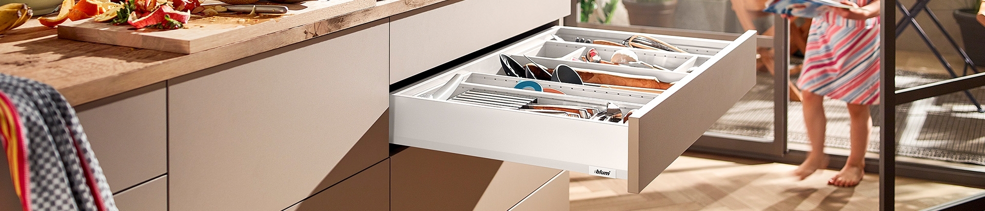 מגירות מריוובוקס (MERIVOBOX) למטבח | בלורן - מוצרי פרזול איכותיים למטבח