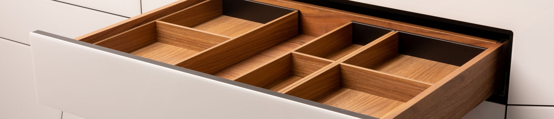 פתרונות אחסון וסדר למשרד | בלורן מוצרי פרזול איכותיים