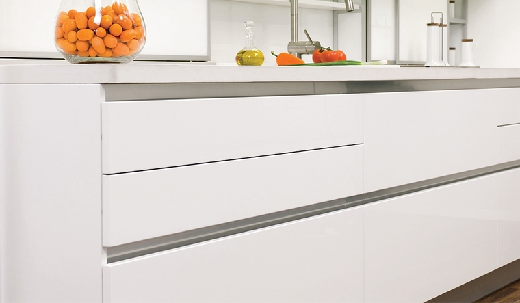 ידיות לדלתות מטבח ורהיטים מבית PORTALINE | בלורן ייבוא ושיווק פרזול